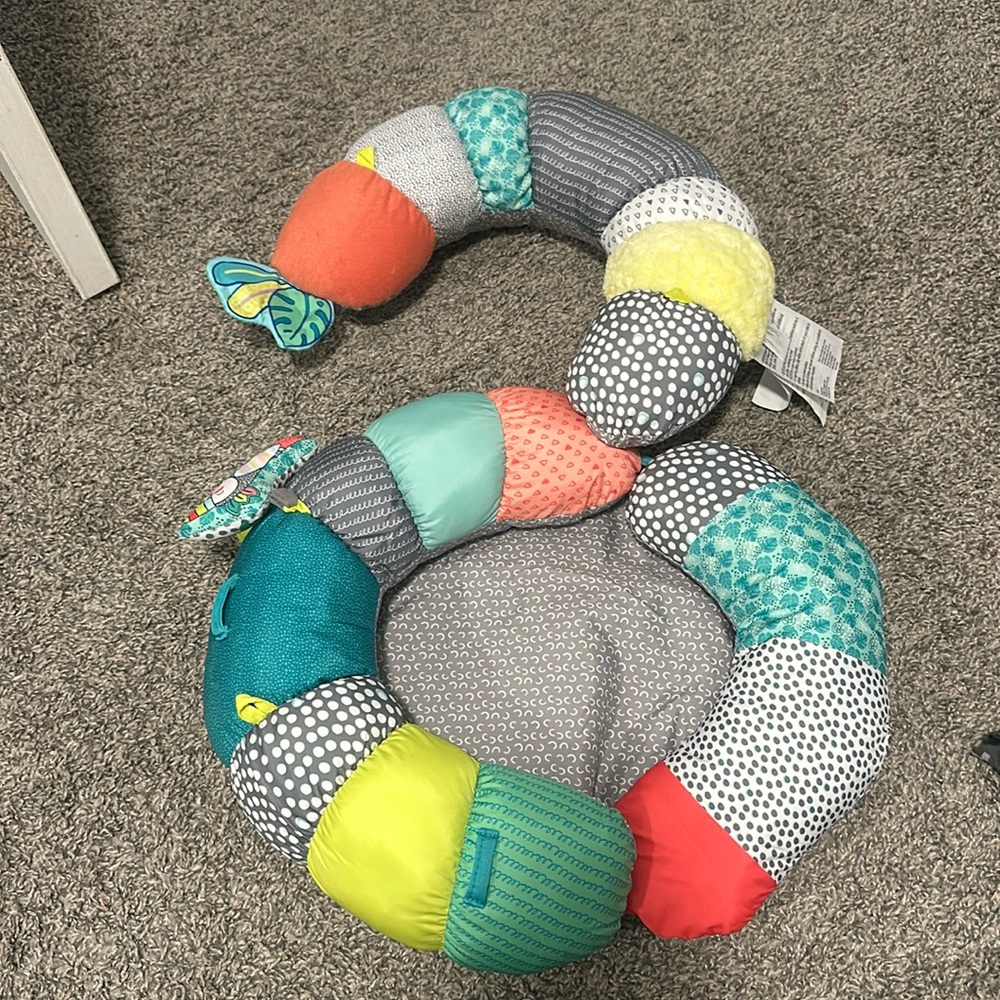 Tummy time pillow